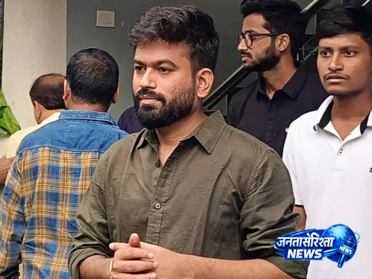 पेपर लीक विरोधी नेता अभिजीत दीपके का पलटवार, शिक्षा पर उठे सवालों का दिया जवाब पेपर लीक विरोधी नेता अभिजीत दीपके का पलटवार, शिक्षा पर उठे सवालों का दिया जवाब