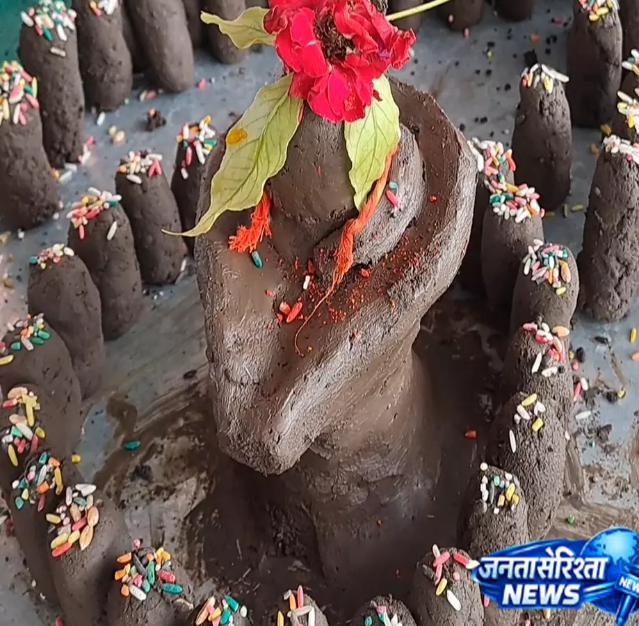 भगवान शिव के 16 उपचार पूजन क्या हैं? जानें पार्थिव शिवलिंग बनाने का सही तरीका भगवान शिव के 16 उपचार पूजन क्या हैं? जानें पार्थिव शिवलिंग बनाने का सही तरीका