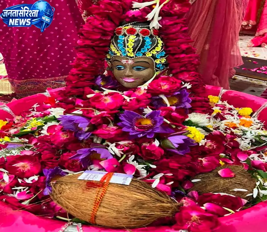 दुर्ग शहर में आकृषित पार्थिव शिवलिंग का मधुर गीतों एवं मंत्रोच्चारण के साथ रुद्राभिषेक हुआ दुर्ग शहर में आकृषित पार्थिव शिवलिंग का मधुर गीतों एवं मंत्रोच्चारण के साथ रुद्राभिषेक हुआ