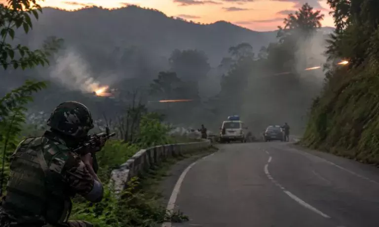 Manipur: NSCN-IM और ZUF के बीच गोलीबारी से खोपम में जनजीवन प्रभावित Manipur: NSCN-IM और ZUF के बीच गोलीबारी से खोपम में जनजीवन प्रभावित