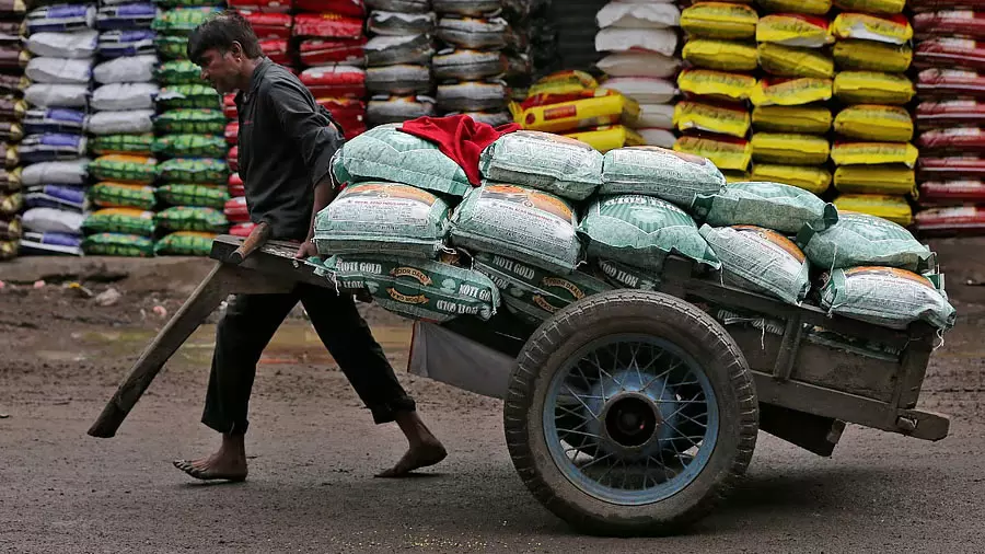 महंगाई पर काबू के लिए सरकार सक्रिय महंगाई पर काबू के लिए सरकार सक्रिय