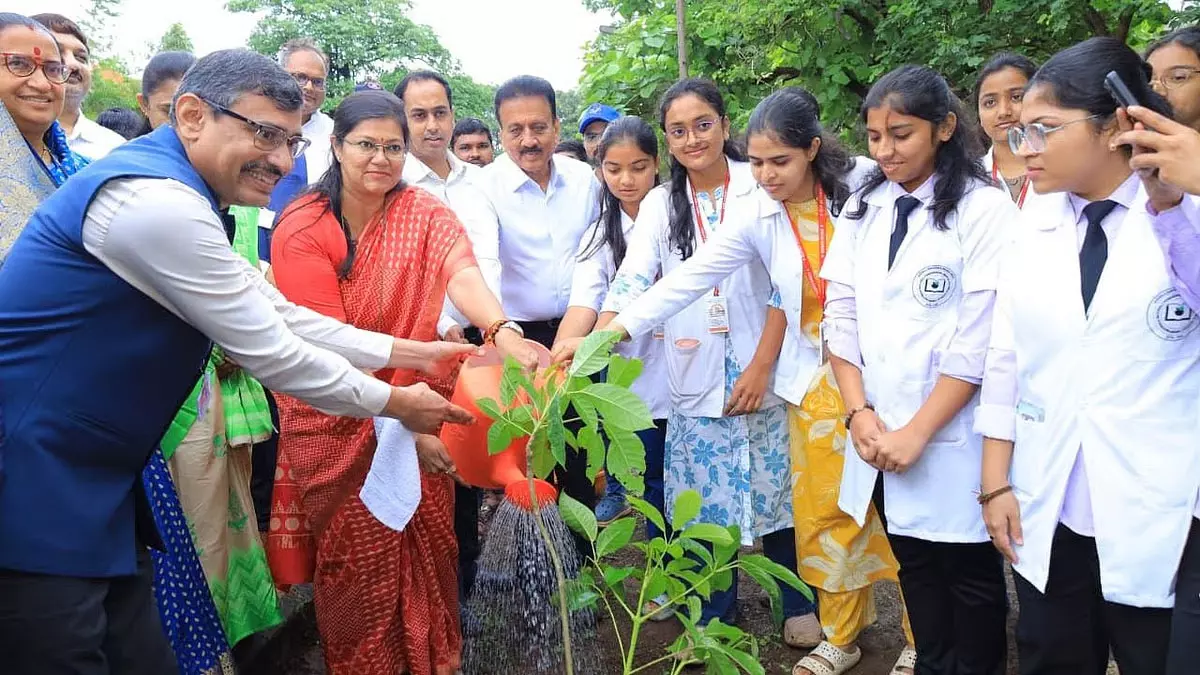 सिंहस्थ से पहले नासिक में हरियाली अभियान सिंहस्थ से पहले नासिक में हरियाली अभियान