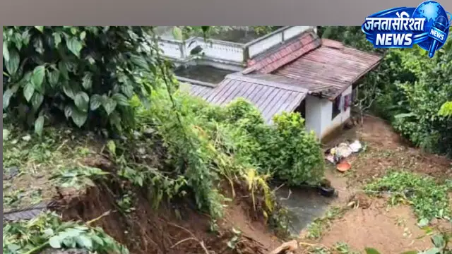 चारालंकनम में भूस्खलन से पानी की टंकी नष्ट, घर बाल-बाल बचा चारालंकनम में भूस्खलन से पानी की टंकी नष्ट, घर बाल-बाल बचा