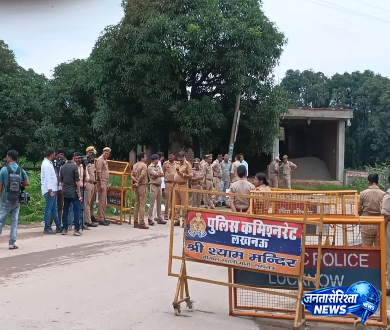 Sawan के पहले सोमवार कसमंडी में हंगामा, पुलिस ने कार्यकर्ताओं को रोका Sawan के पहले सोमवार कसमंडी में हंगामा, पुलिस ने कार्यकर्ताओं को रोका