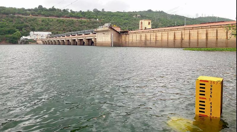 स्थिर प्रवाह से श्रीशैलम भंडारण को बढ़ावा; गोदावरी का प्रवाह सहजता से होता है स्थिर प्रवाह से श्रीशैलम भंडारण को बढ़ावा; गोदावरी का प्रवाह सहजता से होता है