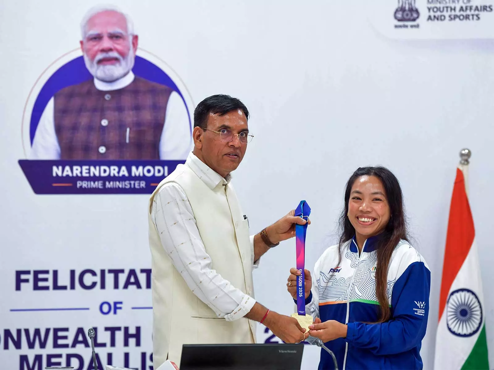 खेल मंत्री मनसुख मांडविया ने CWG 2026 के वेटलिफ्टिंग पदक विजेताओं को किया सम्मानित