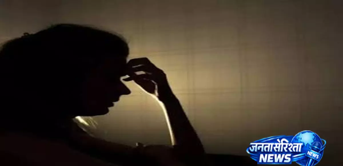लखनऊ में सहपाठी पर गंभीर आरोप, छात्रा को ब्लैकमेल कर ऐंठे लाखों रुपये लखनऊ में सहपाठी पर गंभीर आरोप, छात्रा को ब्लैकमेल कर ऐंठे लाखों रुपये