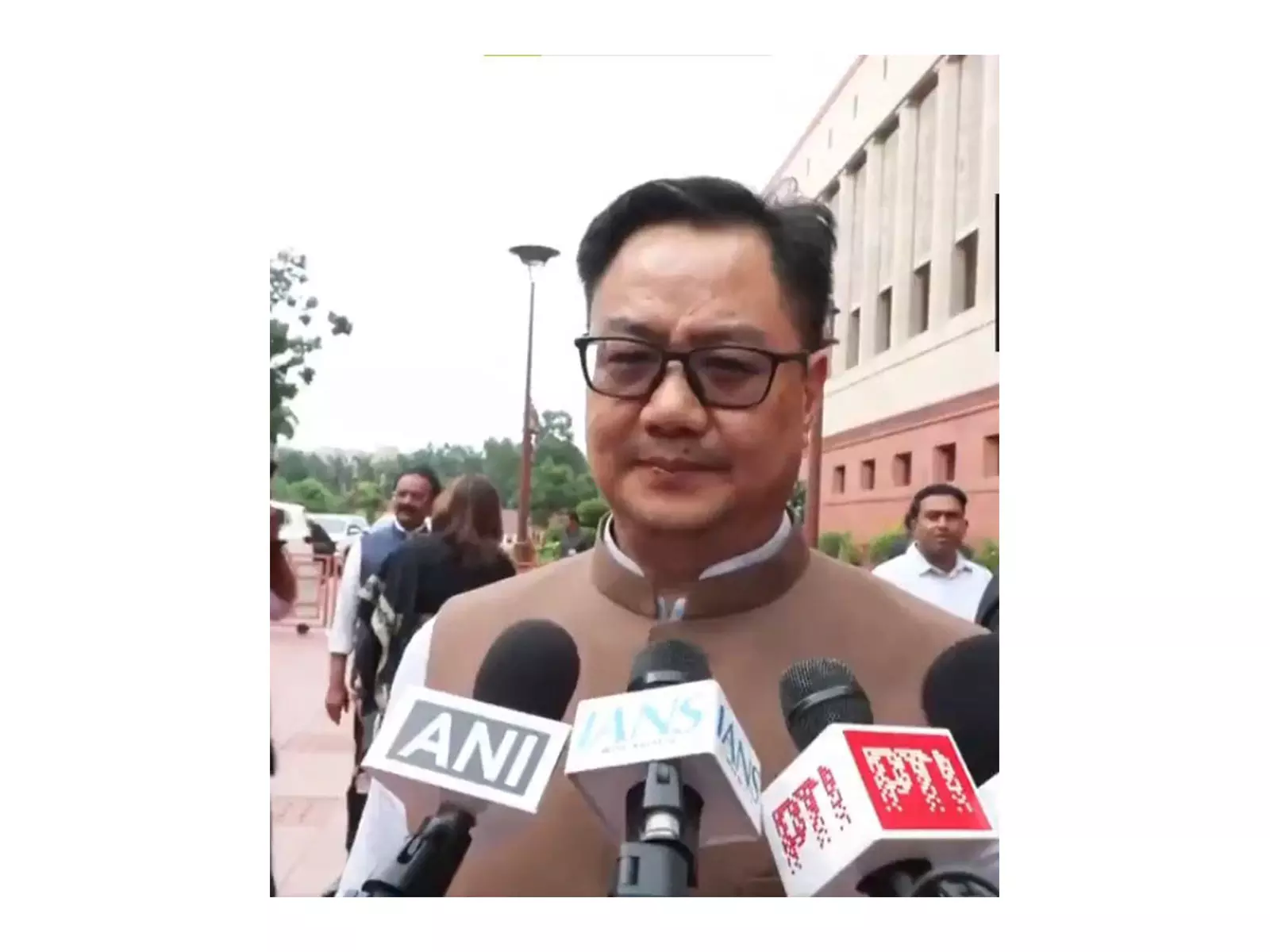 कांग्रेस पर किरेन रिजिजू का हमला, बोले विपक्षी सांसद भटक गए कांग्रेस पर किरेन रिजिजू का हमला, बोले विपक्षी सांसद भटक गए
