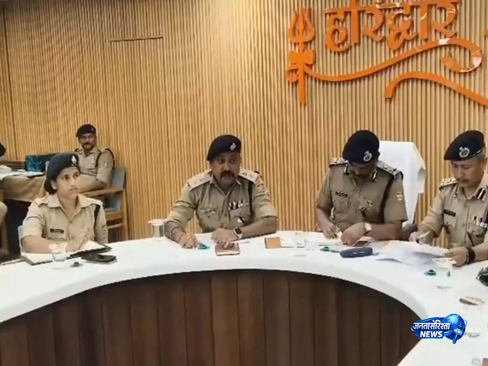 कांवड़ मेले की सुरक्षा व्यवस्था का जायजा लेने हरिद्वार पहुंचे Uttarakhand पुलिस अधिकारी कांवड़ मेले की सुरक्षा व्यवस्था का जायजा लेने हरिद्वार पहुंचे Uttarakhand पुलिस अधिकारी