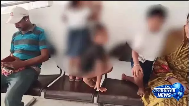Odisha: मिड-डे मील में छिपकली मिली, आंगनवाड़ी के 7 बच्चे बीमार पड़े Odisha: मिड-डे मील में छिपकली मिली, आंगनवाड़ी के 7 बच्चे बीमार पड़े