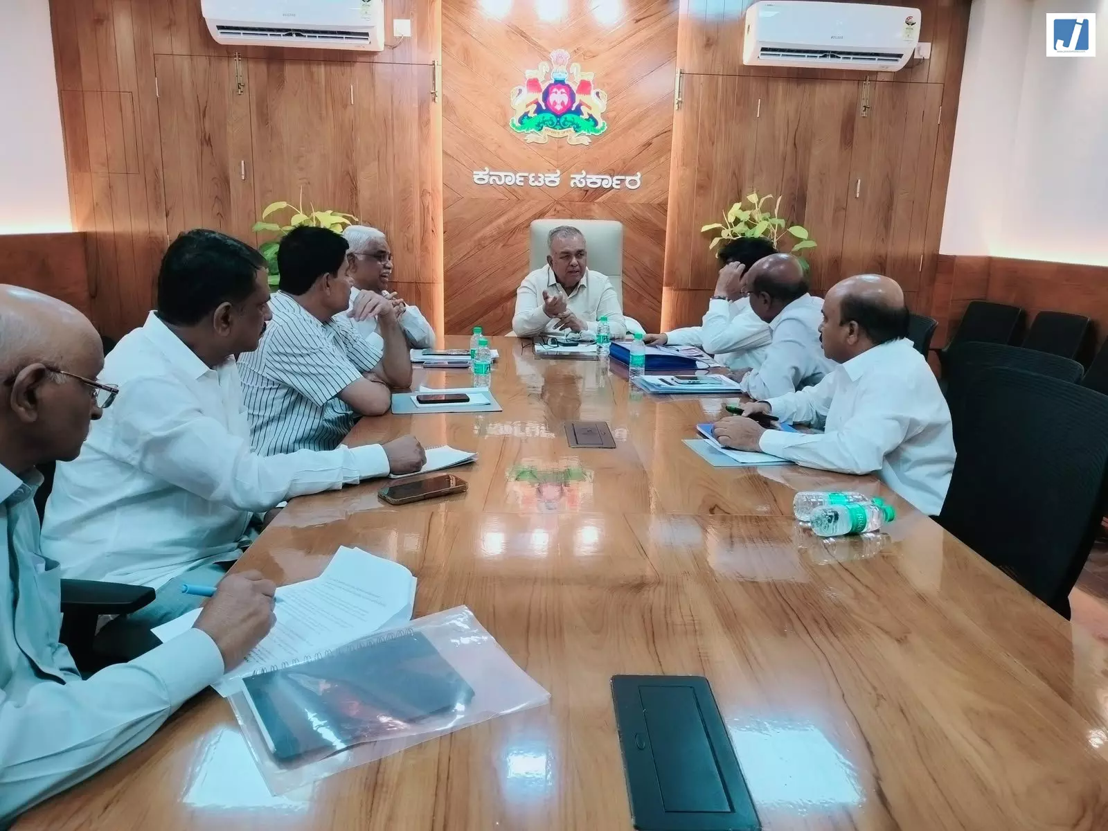 कावेरी जल विवाद फिर गरमाया, तमिलनाडु पहुंचा सुप्रीम कोर्ट तो कर्नाटक ने दी चुनौती की तैयारी कावेरी जल विवाद फिर गरमाया, तमिलनाडु पहुंचा सुप्रीम कोर्ट तो कर्नाटक ने दी चुनौती की तैयारी
