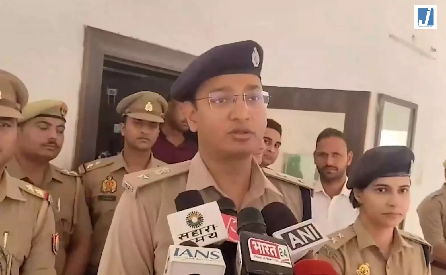 मथुरा में हत्या और लूटकांड का खुलासा, SSP बोले मथुरा में हत्या और लूटकांड का खुलासा, SSP बोले