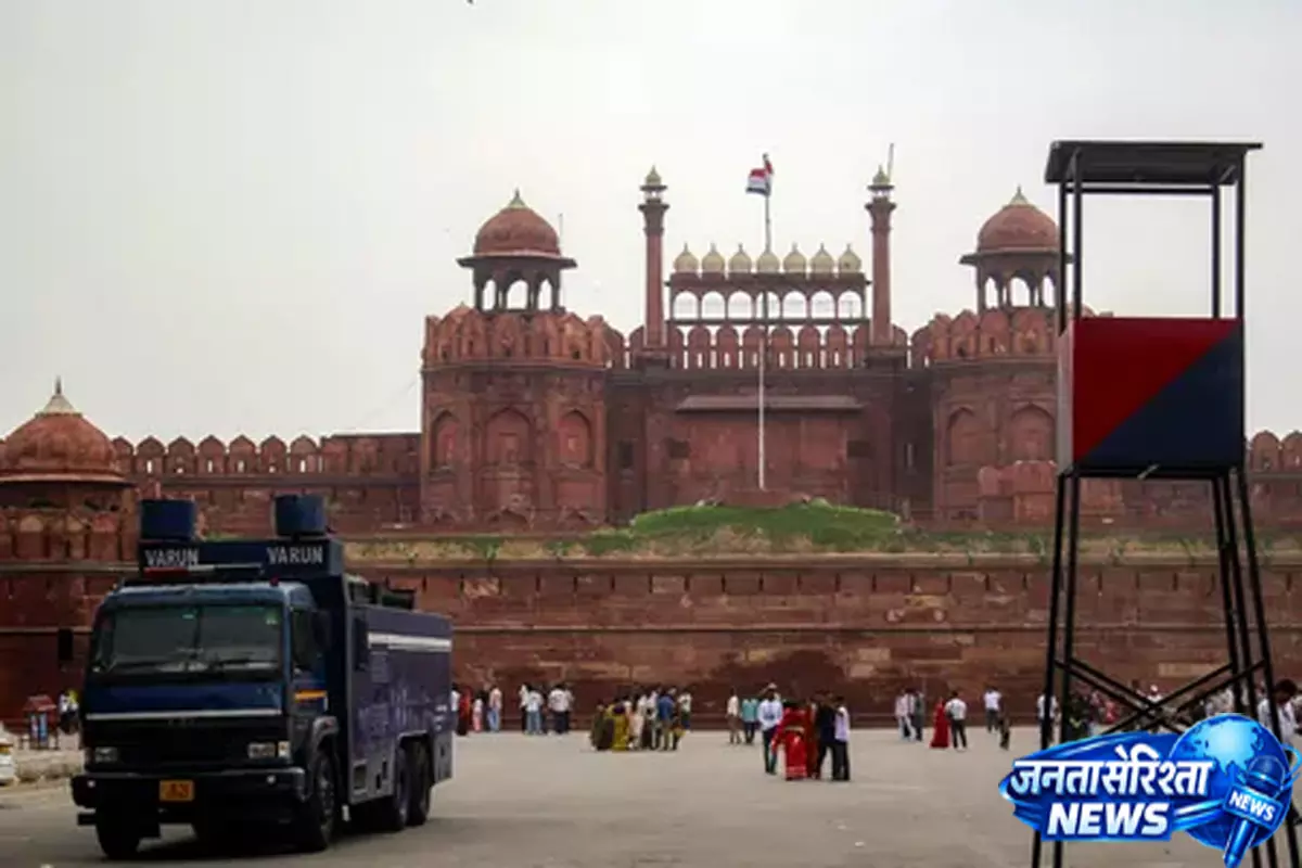 15 अगस्त से पहले बड़ी साजिश की आशंका, लाल किले पर सुरक्षा कड़ी 15 अगस्त से पहले बड़ी साजिश की आशंका, लाल किले पर सुरक्षा कड़ी
