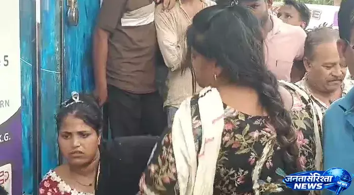 मोदीनगर में गाय को लेकर विवाद, हिंदू रक्षा दल कार्यकर्ताओं पर मारपीट का आरोप मोदीनगर में गाय को लेकर विवाद, हिंदू रक्षा दल कार्यकर्ताओं पर मारपीट का आरोप