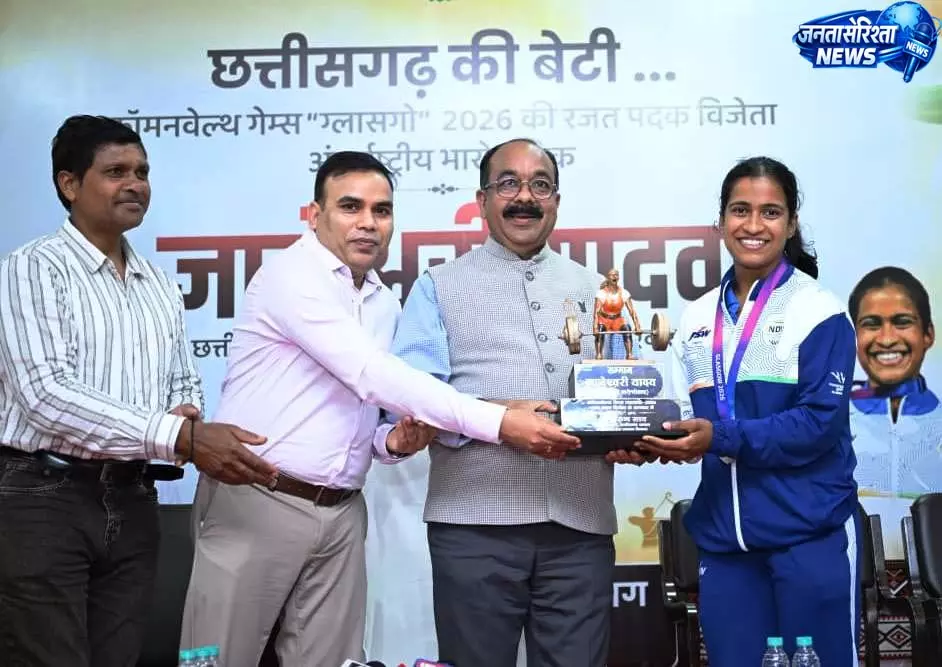 उप मुख्यमंत्री अरुण साव ने ज्ञानेश्वरी और उनके माता-पिता का किया सम्मान