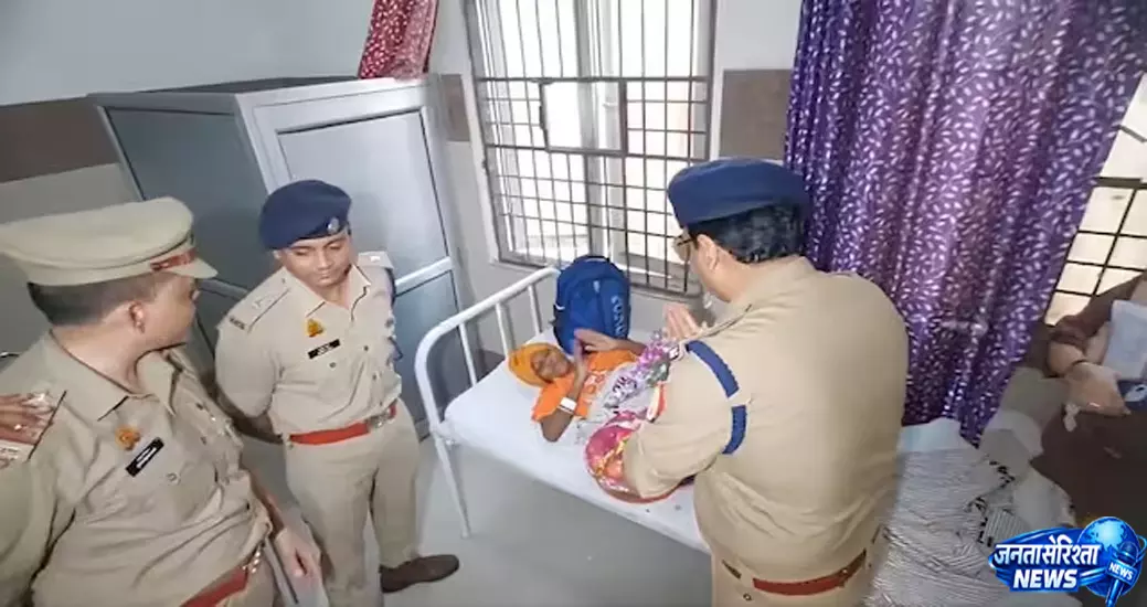 कांवड़ यात्रा में गूंजी किलकारी, महिला श्रद्धालु ने जन्मे जुड़वा बच्चे कांवड़ यात्रा में गूंजी किलकारी, महिला श्रद्धालु ने जन्मे जुड़वा बच्चे