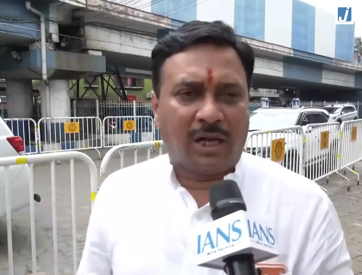 हावड़ा में पाकिस्तान से नेटवर्क चलाने का आरोप हावड़ा में पाकिस्तान से नेटवर्क चलाने का आरोप