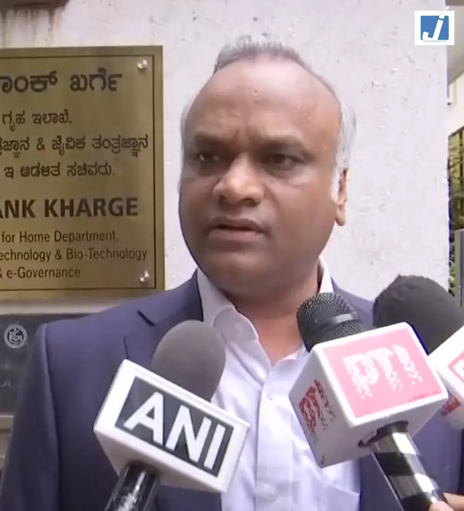 पुलिस भर्ती परीक्षा विवाद: प्रियांक खरगे बोले- नियमों की गलतफहमी से हुआ हंगामा, जरूरत पड़ी तो कार्रवाई होगी पुलिस भर्ती परीक्षा विवाद: प्रियांक खरगे बोले- नियमों की गलतफहमी से हुआ हंगामा, जरूरत पड़ी तो कार्रवाई होगी