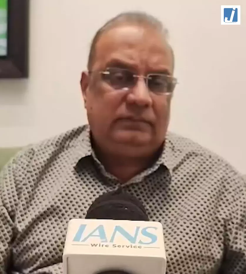नाना पटोले के पैर धोने वाले वायरल वीडियो पर शिवसेना का हमला नाना पटोले के पैर धोने वाले वायरल वीडियो पर शिवसेना का हमला
