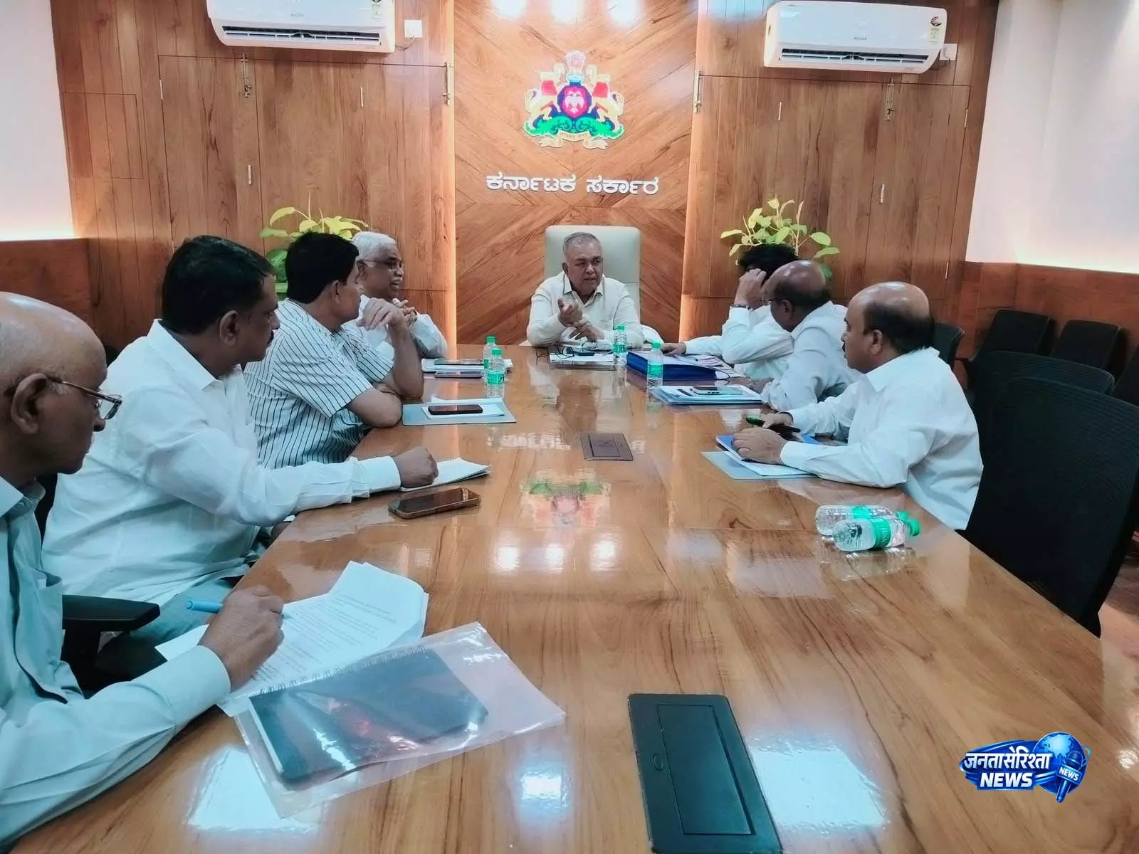 कावेरी जल विवाद पर कर्नाटक सख्त, मंत्री रामलिंगा रेड्डी ने SC में चुनौती देने के निर्देश दिए कावेरी जल विवाद पर कर्नाटक सख्त, मंत्री रामलिंगा रेड्डी ने SC में चुनौती देने के निर्देश दिए