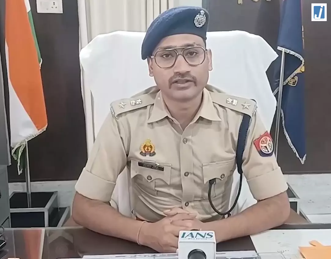 श्रावण के पहले सोमवार को चंदौली में सुरक्षा व्यवस्था सख्त, मंदिरों में भारी पुलिस बल तैनात श्रावण के पहले सोमवार को चंदौली में सुरक्षा व्यवस्था सख्त, मंदिरों में भारी पुलिस बल तैनात