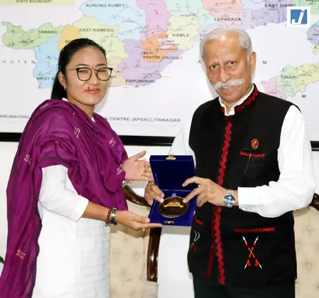 अरुणाचल के गवर्नर ने ईटानगर की मेयर लिखा नारी तदार को सम्मानित किया अरुणाचल के गवर्नर ने ईटानगर की मेयर लिखा नारी तदार को सम्मानित किया