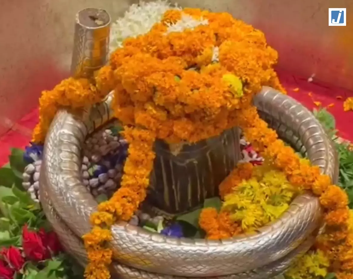 सावन के पहले सोमवार काशी विश्वनाथ धाम में उमड़ा आस्था का सैलाब सावन के पहले सोमवार काशी विश्वनाथ धाम में उमड़ा आस्था का सैलाब