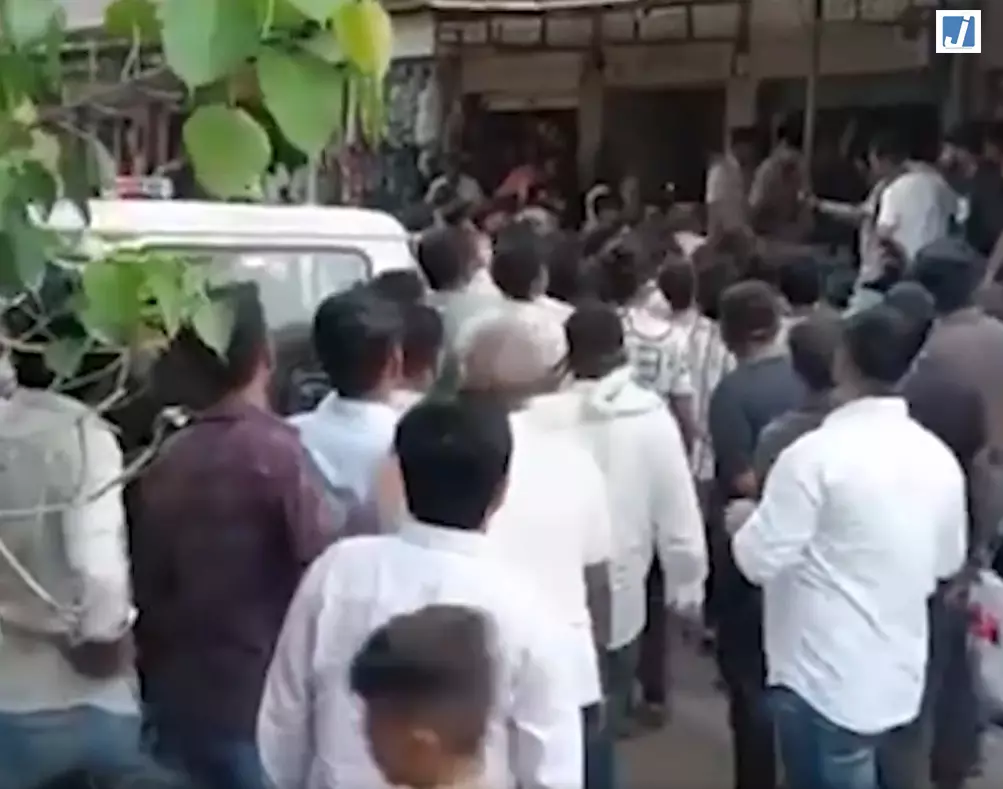 नागौर में मामूली विवाद के बाद दो गुटों में झड़प, धारदार हथियार से हमला, कई घायल नागौर में मामूली विवाद के बाद दो गुटों में झड़प, धारदार हथियार से हमला, कई घायल