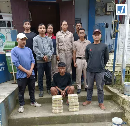 4 ड्रग तस्कर गिरफ्तार, 8.54 करोड़ रुपए की कीमत का नशीला सामान जब्त 4 ड्रग तस्कर गिरफ्तार, 8.54 करोड़ रुपए की कीमत का नशीला सामान जब्त