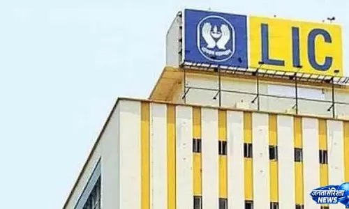 LIC में हिस्सेदारी बेच रही सरकार, आज से 6.5% OFS खुला, 382 रुपये में पार्टनर बनने का मौका LIC में हिस्सेदारी बेच रही सरकार, आज से 6.5% OFS खुला, 382 रुपये में पार्टनर बनने का मौका