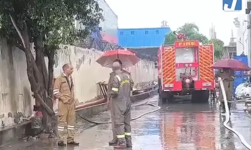 2 दमकलकर्मी की मौत 3 घायल, इलेक्ट्रॉनिक चिप बनाने वाली फैक्ट्री में आग लगने पर बुझाने गए थे 2 दमकलकर्मी की मौत 3 घायल, इलेक्ट्रॉनिक चिप बनाने वाली फैक्ट्री में आग लगने पर बुझाने गए थे