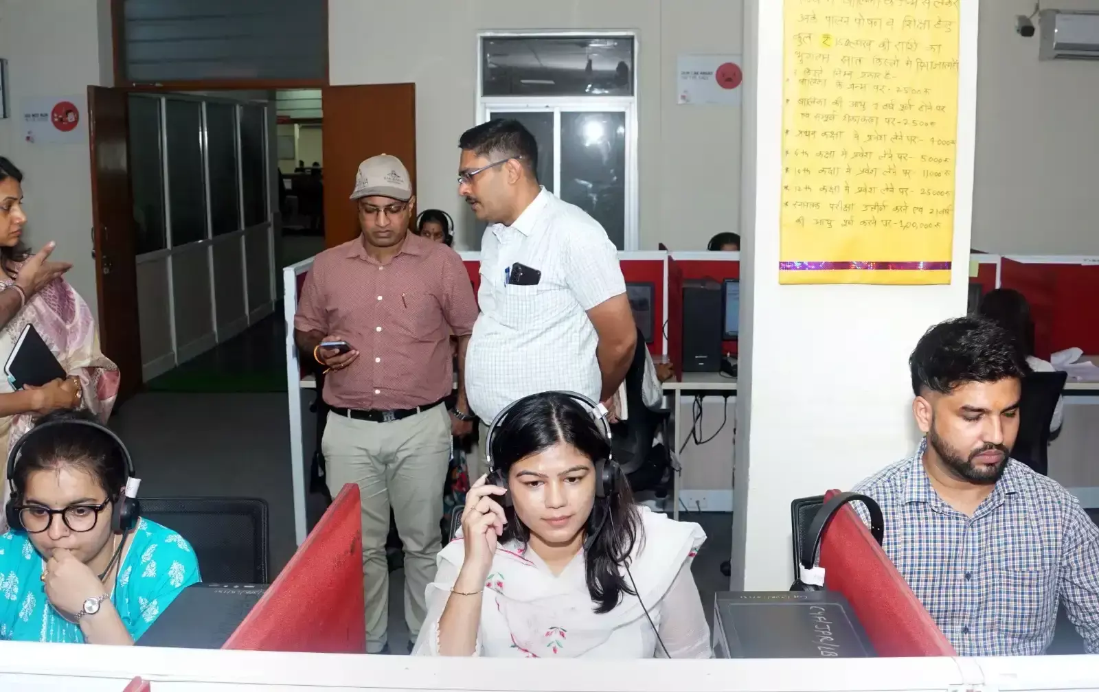 Jaipur: श्रम आयुक्त ने 181 हेल्पलाइन पर सुनी परिवादियों की समस्याएं Jaipur: श्रम आयुक्त ने 181 हेल्पलाइन पर सुनी परिवादियों की समस्याएं