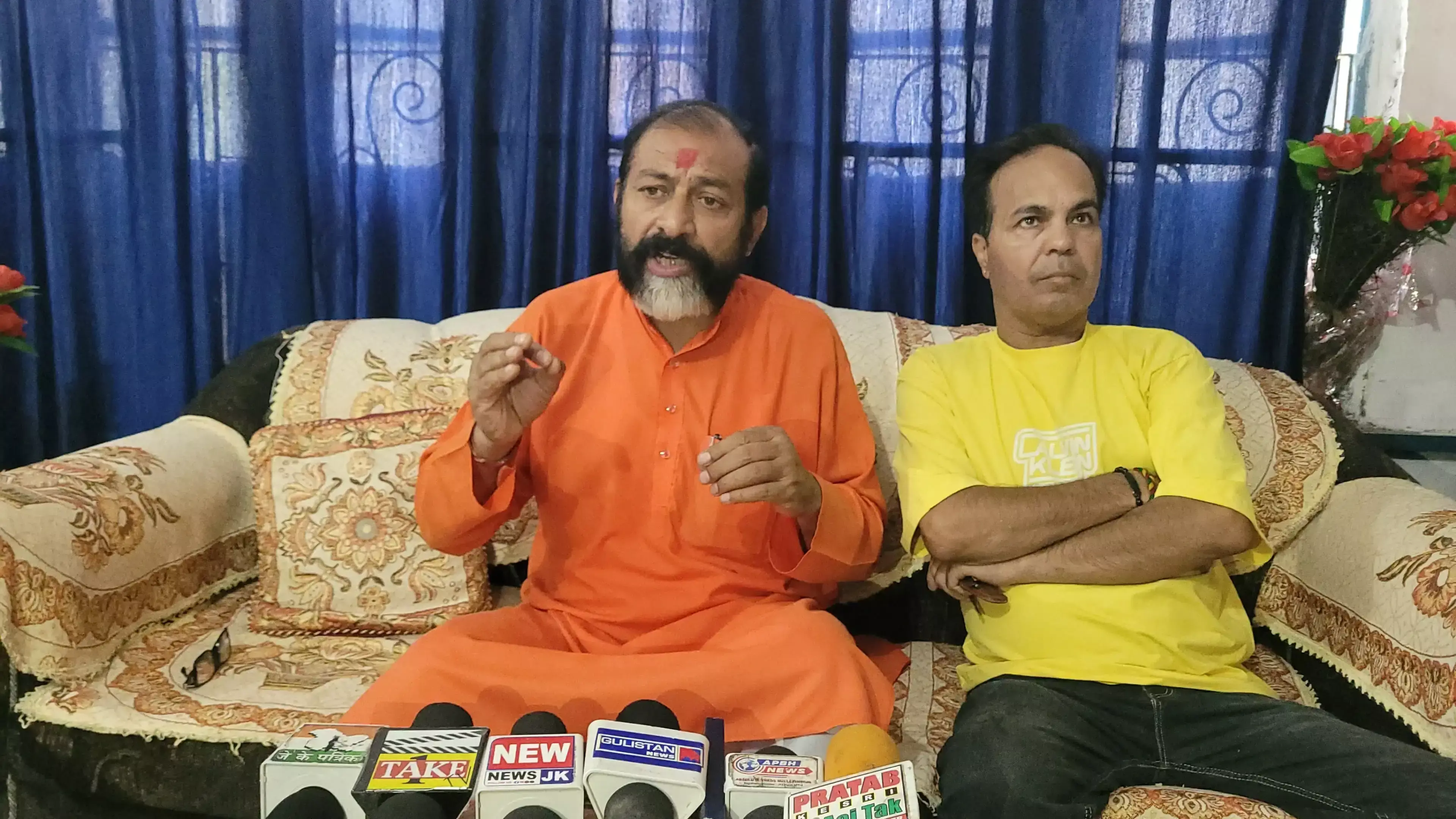 Jammu: कुलगाम हत्याकांड को लेकर शिवसेना हिंदुस्तान ने सरकार से की अपील Jammu: कुलगाम हत्याकांड को लेकर शिवसेना हिंदुस्तान ने सरकार से की अपील