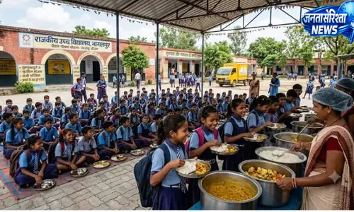 बारिश में मिड-डे मील पर नई पाबंदी बारिश में मिड-डे मील पर नई पाबंदी