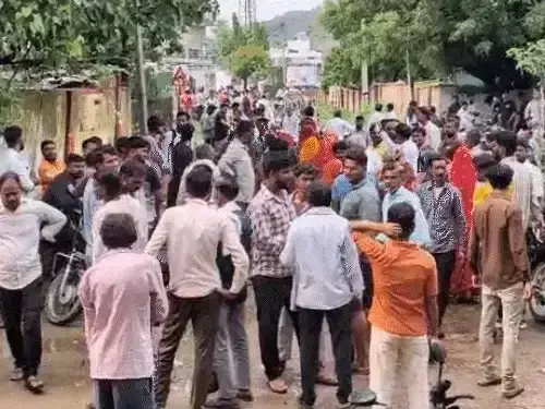 Sawai Madhopur: बेटे की बहादुरी से बची मां की जान, लेपर्ड के हमले से मची दहशत Sawai Madhopur: बेटे की बहादुरी से बची मां की जान, लेपर्ड के हमले से मची दहशत