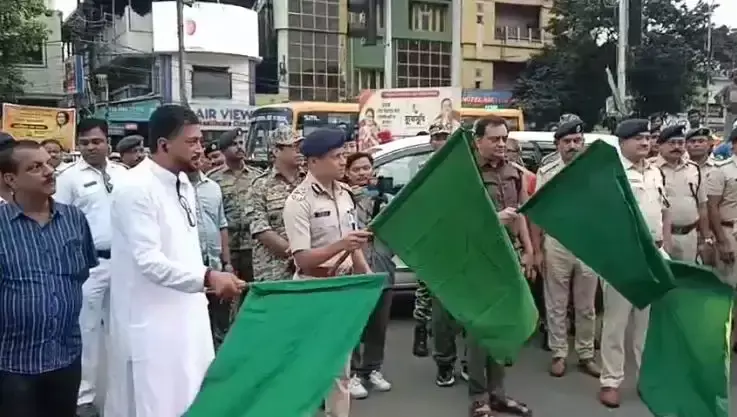 Siliguri: सड़क सुरक्षा को लेकर अभियान शुरू, पर्यटन मंत्री ने किया उद्घाटन Siliguri: सड़क सुरक्षा को लेकर अभियान शुरू, पर्यटन मंत्री ने किया उद्घाटन