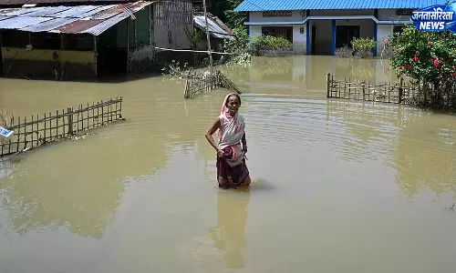 असम में बाढ़ से मरने वालों की संख्या 87 पहुंची, 1.3 लाख लोग अब भी प्रभावित असम में बाढ़ से मरने वालों की संख्या 87 पहुंची, 1.3 लाख लोग अब भी प्रभावित