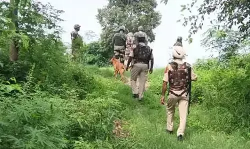 Jammu: इंटरनेशनल बॉर्डर पर सुरक्षा जांच तेज, संयुक्त सर्च ऑपरेशन शुरू Jammu: इंटरनेशनल बॉर्डर पर सुरक्षा जांच तेज, संयुक्त सर्च ऑपरेशन शुरू