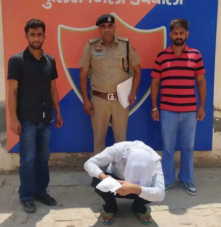Sirsa: हेरोइन तस्करी का खुलासा, महिला सहित तीन आरोपी गिरफ्तार Sirsa: हेरोइन तस्करी का खुलासा, महिला सहित तीन आरोपी गिरफ्तार