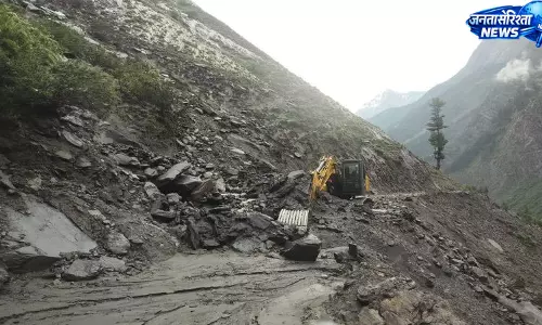 पांगी घाटी में बदला मौसम का मिजाज, बादल फटने और बाढ़ से बढ़ी चुनौतियां पांगी घाटी में बदला मौसम का मिजाज, बादल फटने और बाढ़ से बढ़ी चुनौतियां
