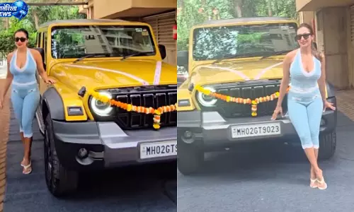 मलाइका की नई Thar Roxx, पूजा के बाद ली डिलीवरी