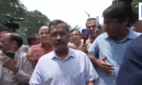 पूर्व CM अरविंद केजरीवाल का PM हाउस की ओर मार्च शुरू, देखें LIVE VIDEO पूर्व CM अरविंद केजरीवाल का PM हाउस की ओर मार्च शुरू, देखें LIVE VIDEO