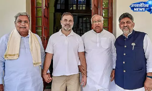 कर्नाटक की विस्तारित कैबिनेट में 23 जिलों को जगह, 8 जिलों को नहीं मिला प्रतिनिधित्व कर्नाटक की विस्तारित कैबिनेट में 23 जिलों को जगह, 8 जिलों को नहीं मिला प्रतिनिधित्व