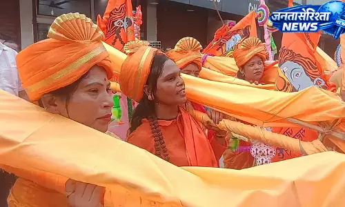 ताजमहल जा रहे कांवड़ियों को रोका, मंदिर में किया जलाभिषेक ताजमहल जा रहे कांवड़ियों को रोका, मंदिर में किया जलाभिषेक