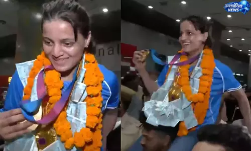 अस्मिता डे का गोल्ड के साथ भव्य स्वागत