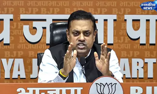 संसद हंगामे पर BJP का वार, विपक्ष पर कार्यवाही रोकने का आरोप संसद हंगामे पर BJP का वार, विपक्ष पर कार्यवाही रोकने का आरोप