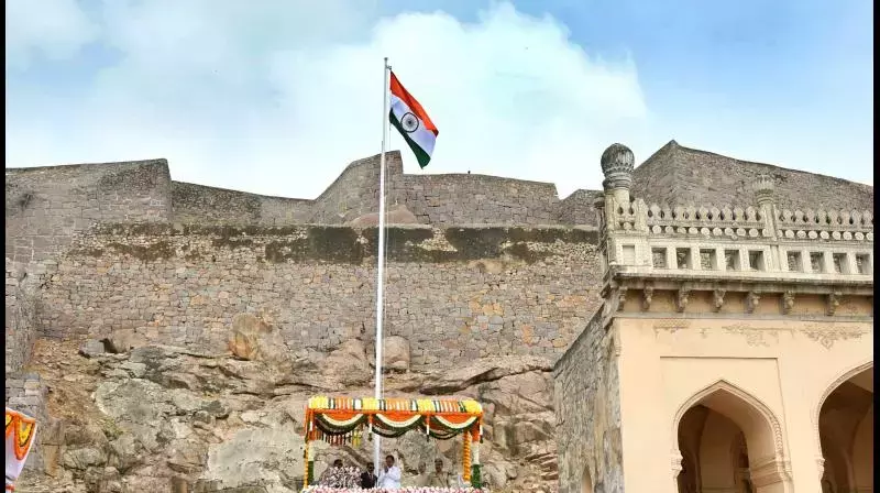 Telangana: सीएस ने गोलकोंडा किले में स्वतंत्रता दिवस समारोह की व्यवस्था की समीक्षा की Telangana: सीएस ने गोलकोंडा किले में स्वतंत्रता दिवस समारोह की व्यवस्था की समीक्षा की