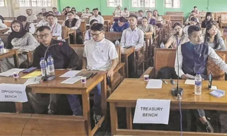 मणिपुर: यूथ असेंबली ने पास किया ‘मणिपुर फर्स्ट’ प्रस्ताव, एकता पर जोर मणिपुर: यूथ असेंबली ने पास किया ‘मणिपुर फर्स्ट’ प्रस्ताव, एकता पर जोर