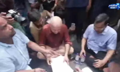 E20 ईंधन के विरोध में PM आवास की ओर AAP का मार्च E20 ईंधन के विरोध में PM आवास की ओर AAP का मार्च