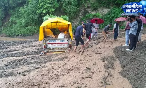 चमोली में बारिश थमी, बद्रीनाथ हाईवे पर यातायात बहाल; श्रद्धालुओं की यात्रा जारी चमोली में बारिश थमी, बद्रीनाथ हाईवे पर यातायात बहाल; श्रद्धालुओं की यात्रा जारी